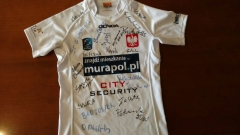 Prezent od Prezydenta Miasta Lublin, p. Krzysztofa Żuka. Koszulka reprezentacji Polski w rugby z autografami zawodników. Rugbyści przekazali te koszulki specjalnie na aukcję PDPZ.