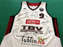 Zawodnicy TBV Start Lublin przekazali na Aukcję koszulkę z autografami.