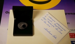 Srebrna broszka od  Honorowej Patronki naszej Akcji PDPZ- Małżonki Prezydenta RP Agaty Kornhauser-Dudy