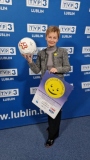 Piłka reprezentacji Polski  w piłce nożnej kobiet - dar od Redakcji Sportowej TVP 3 Lublin przekazana przez red. Tomasza Jasinę